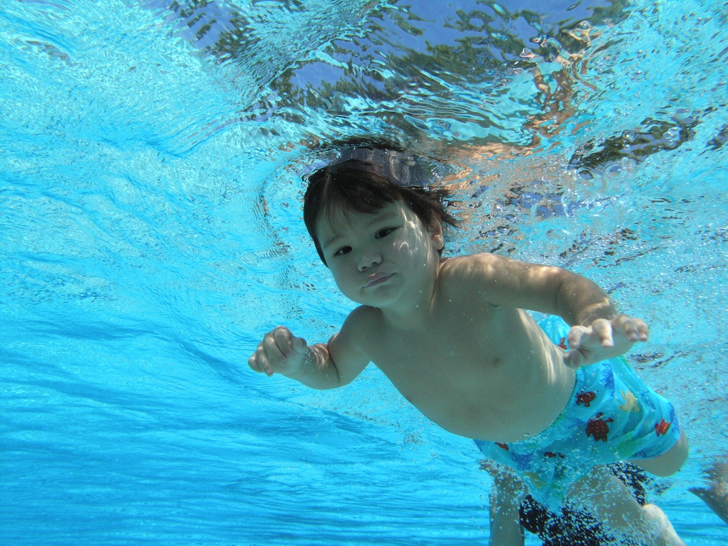 亲子游泳，宝宝游泳有什么好处？
