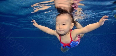 【暑期游泳班开课啦】4.5-7岁孩子暑假去哪里？当然要去乐游宝宝暑期游泳班！